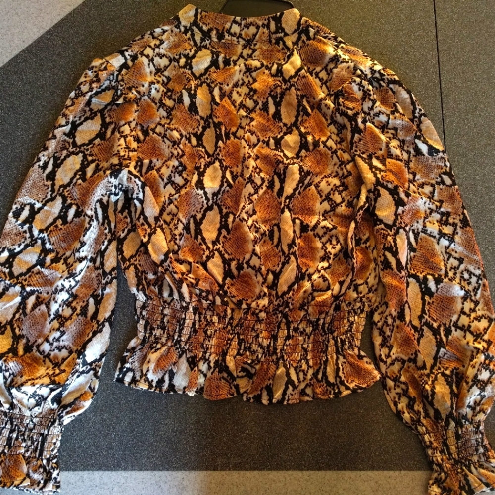 Elegant blouse, gold snakeskin pattern SM